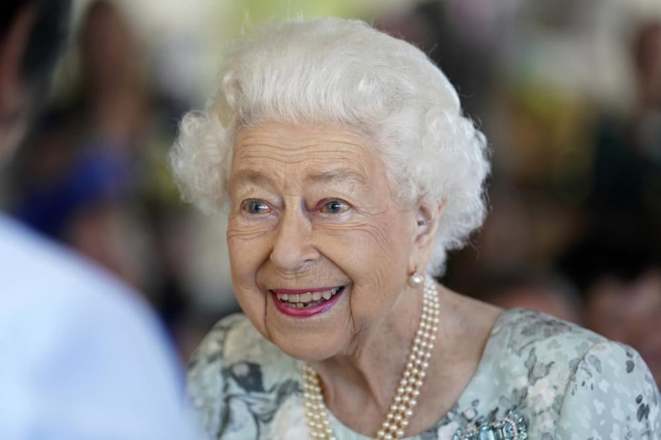 La reina Isabel II bajo atención médica en medio de temores por su salud