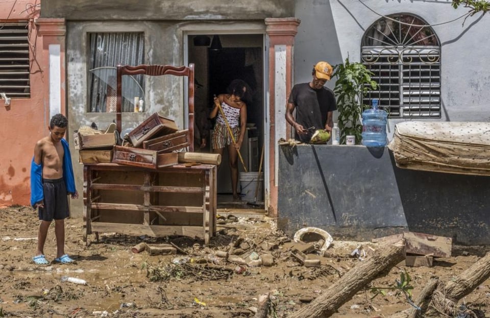 Fiona amenaza con convertirse en tormenta de categoría 4 y mientras se dirige a las Bermudas