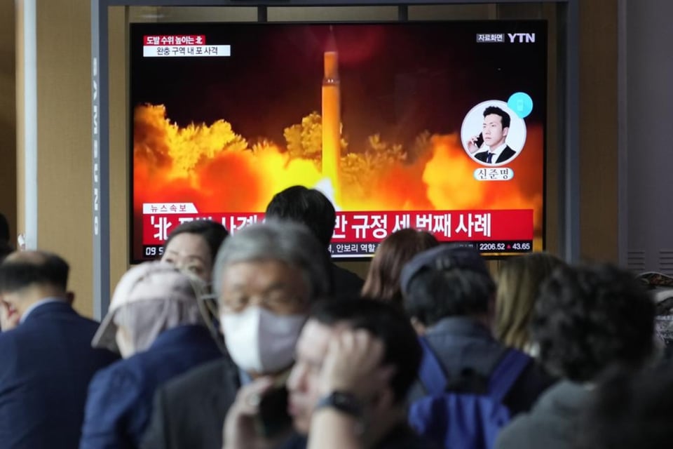 Corea del Norte sube la tensión con pruebas de misil y artillería