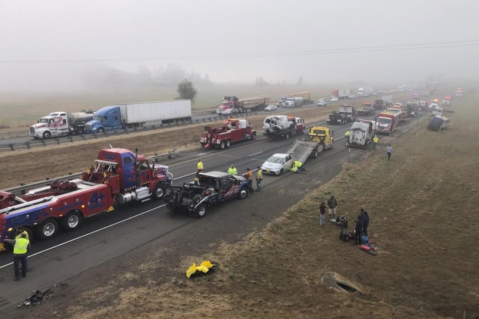 Al menos un muerto luego de que niebla causara accidente de 60 vehículos en Oregon
