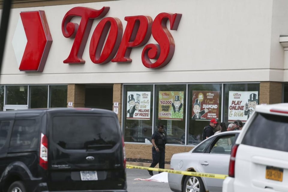 Saldo mortal en un tiroteo registrado en supermercado de Buffalo (FOTOS)