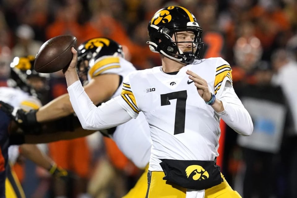 El equipo de Iowa es derrotado por los Hawkeyes con marcador abultado