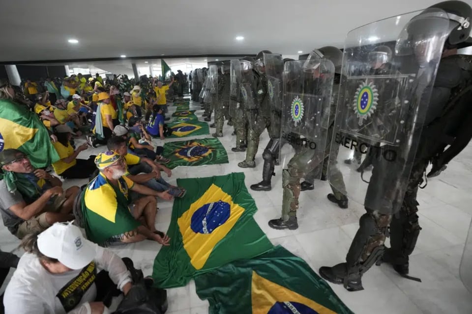 Al menos 400 manifestantes fueron detenidos tras asalto al Congreso en Brasil
