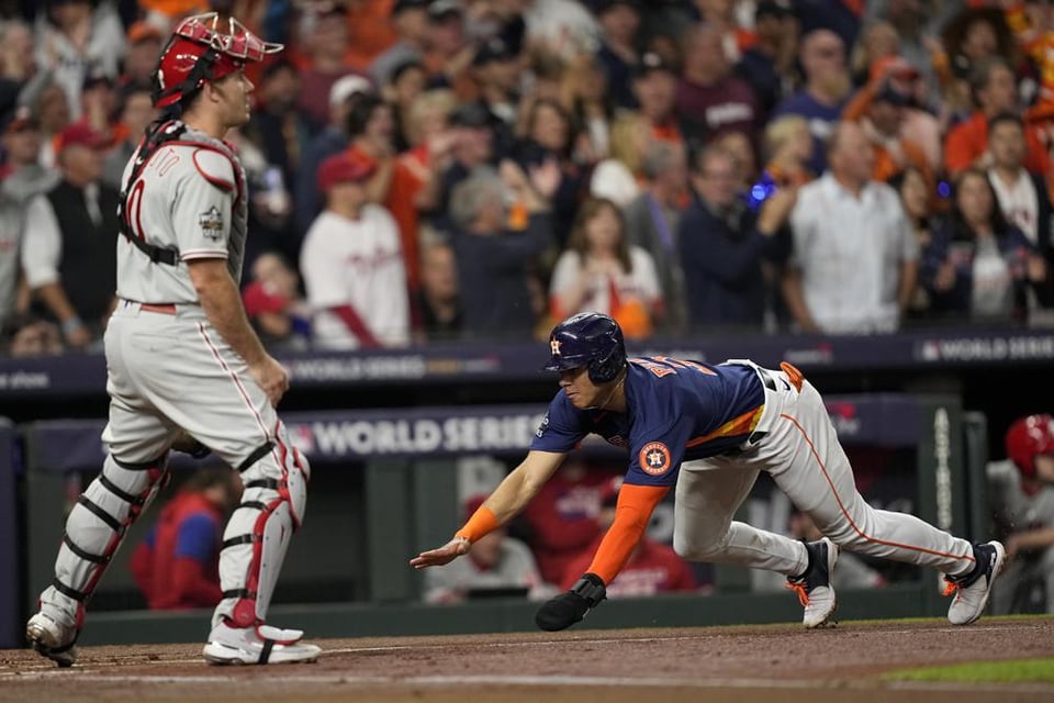 Astros empata Phillies: Amplió marcador de 5-2