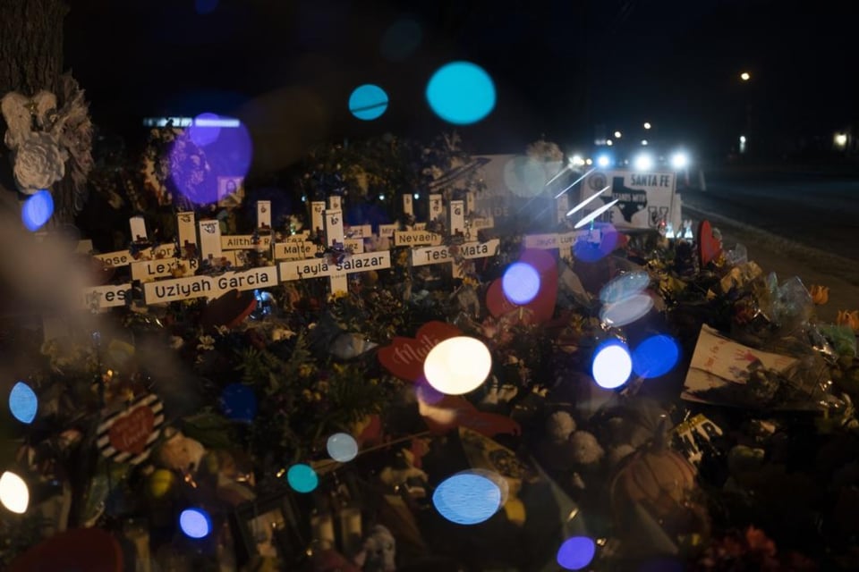 Familias despiden a dos pequeños de la masacre en Uvalde