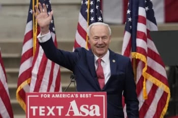 Asa Hutchinson señala que necesitan un presidente que "no se centre en el pasado"
