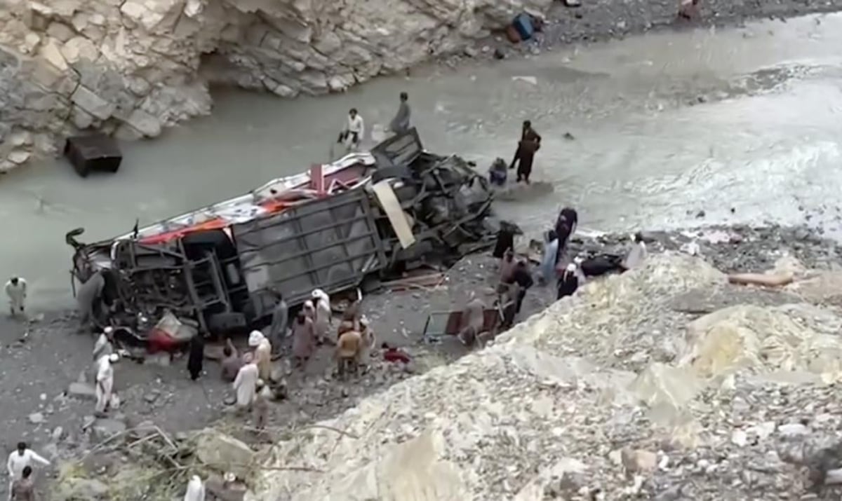 Tragedia en Pakistán: Muestran las imágenes de cómo quedó el autobús