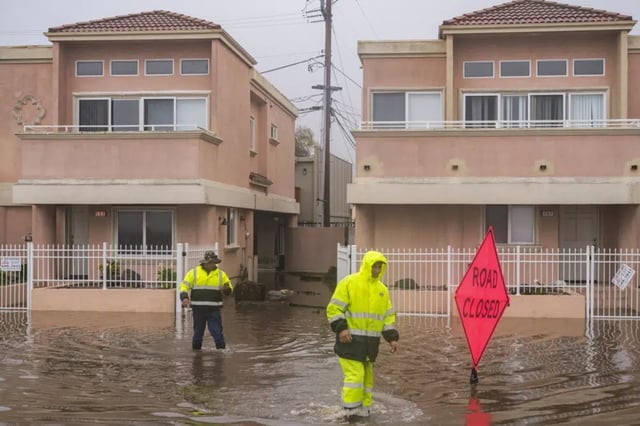 Ordenan evacuaciones tras inundaciones en California (FOTOS)