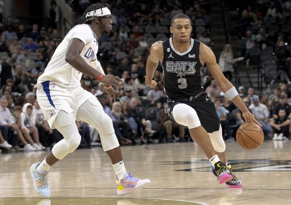 Los Ángeles Clippers vencen a los Spurs