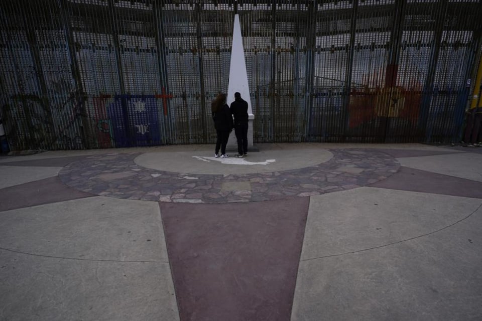 border wall with mexico