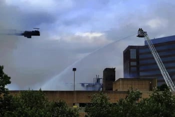 Incendio en Charlotte deja 2 desaparecidos y 15 personas rescatadas