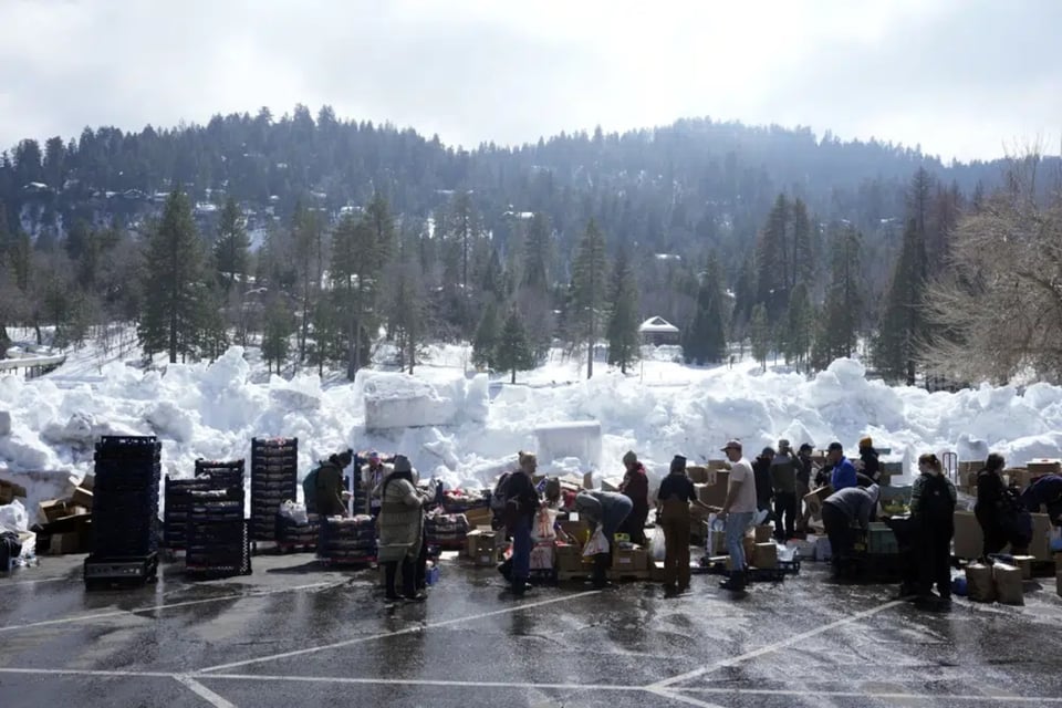 Reportan 3 muertos después de las tormentas de nieve de California