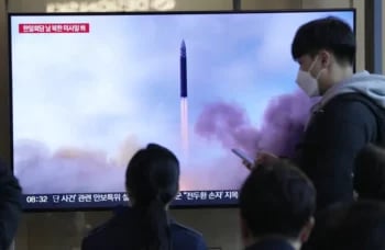 El misil balístico lanzado por Corea del Norte cayó cerca de Corea del Sur y Japón