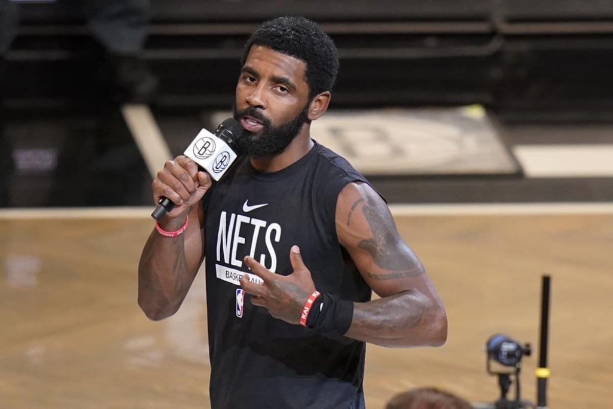 Castigan al basquetbolista Kyrie Irving por promover un documental antisemita en redes
