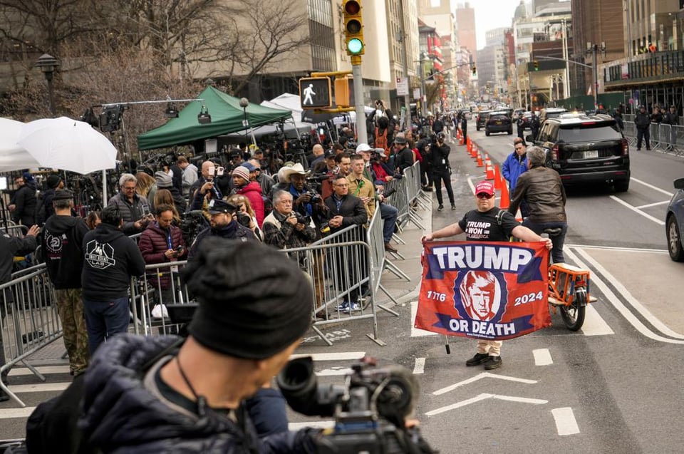 Partidarios de Trump se concentran a las afueras