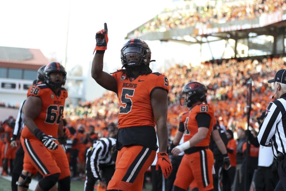 Oregon pierde una ventaja de 21 puntos en una sorprendente derrota 38-34