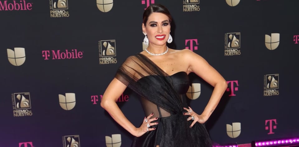 Galilea Montijo heats things up in a bikini at 49 years old!