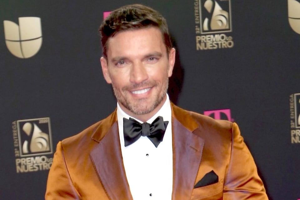 ¿Le tira la onda? Circula video de Lyn May ‘coqueteándole’ al actor Julián Gil (VIDEO)
