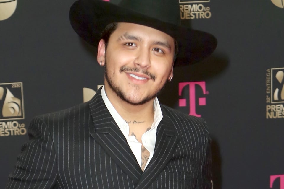 ¡Adiós tristezas! Christian Nodal firma contrato con Sony Music (FOTO) featured image