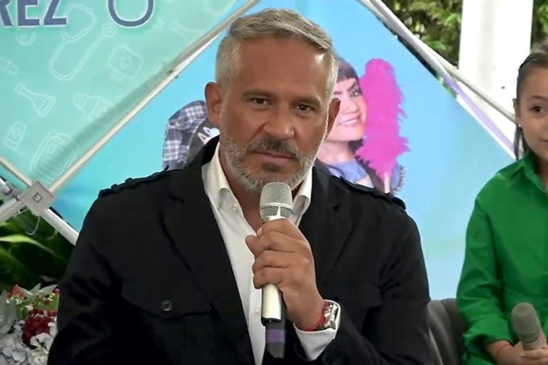 Arath de la Torre confirma muerte de su papá justo a un día de que termine el 2021