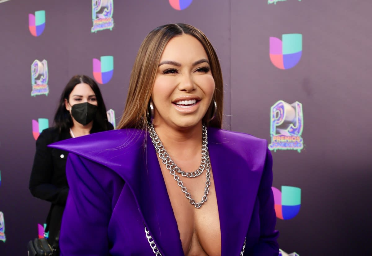 Chiquis Rivera is shameless and appears with nothing but a bow covering her (PHOTO)