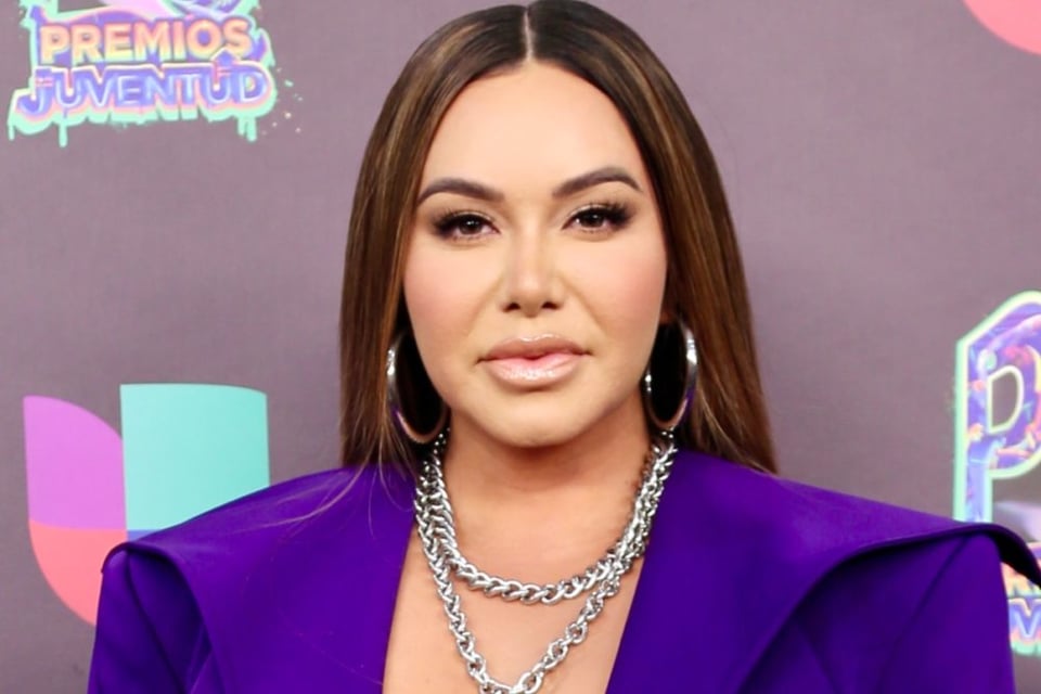 ¿Le pesan los encantos? Chiquis Rivera impacta con tremendo pantalón de cuero y se burlan de ella (VIDEO)