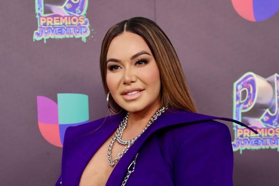 ¿Demasiado atrevido? Chiquis Rivera se descara y se quita la ropa encima de un trineo (FOTO) featured image