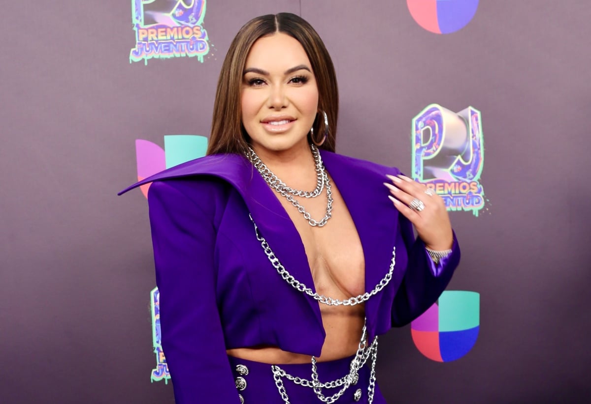Chiquis Rivera presume sus atributos superiores desde la alberca (FOTOS)