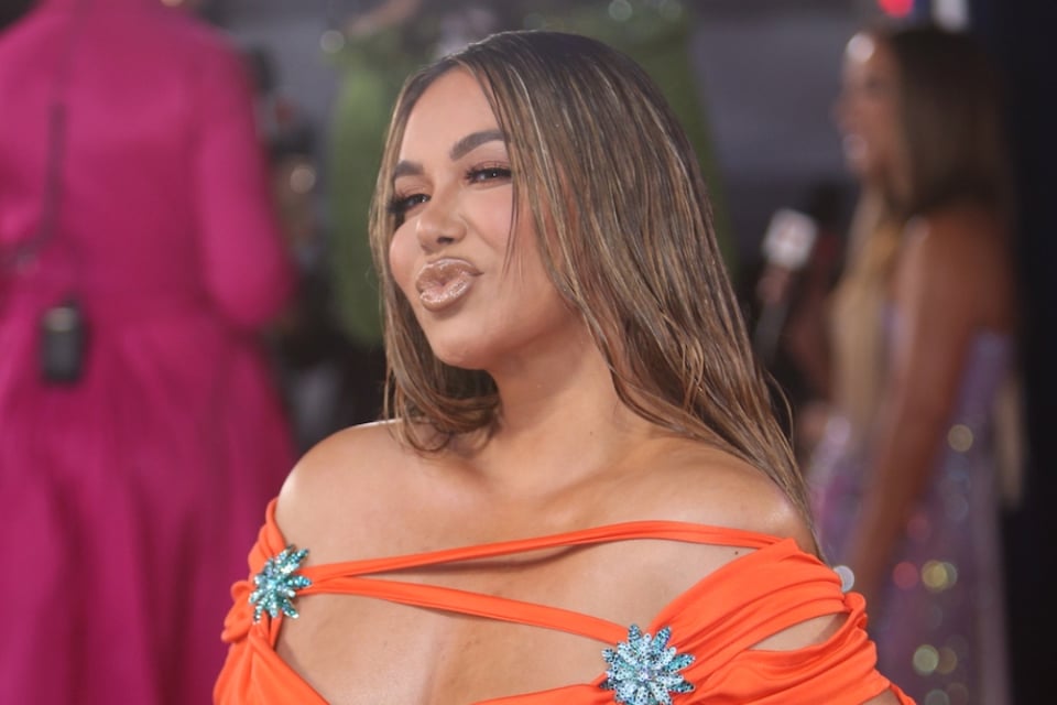 Destrozan a Chiquis Rivera tras cantar en sus ensayos