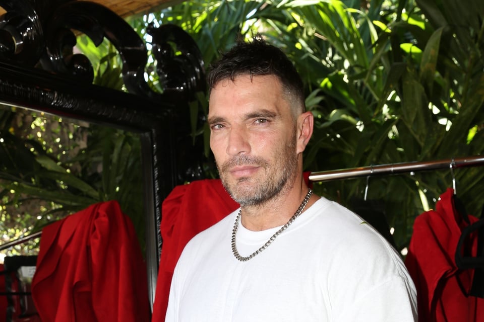 Julián Gil estalla contra People en Español por culpa de Marjorie de Sousa