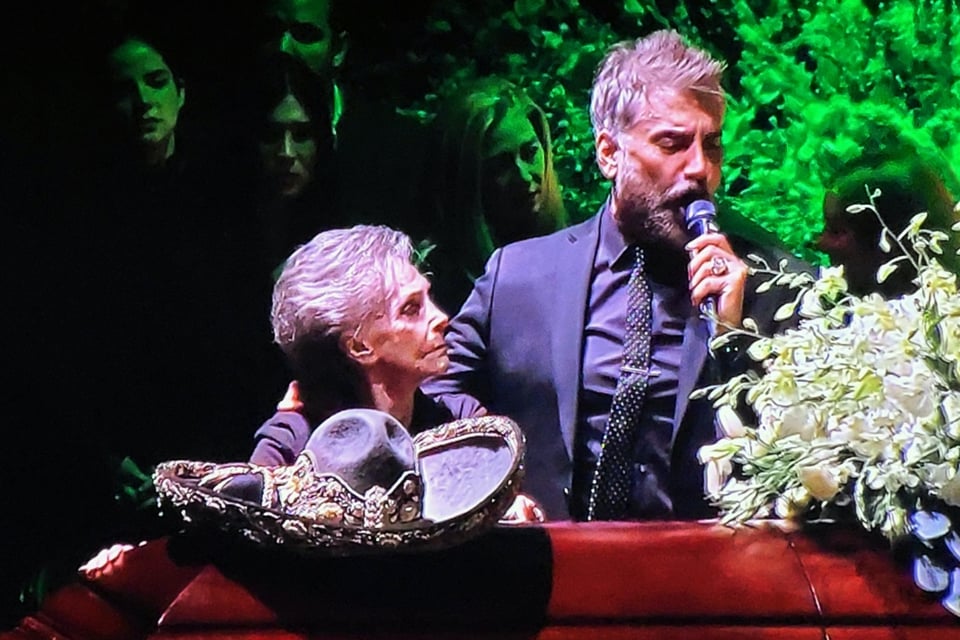 Doña Cuquita ¿humilla a novia de Vicente Fernández Jr por culpa de su exesposa Mara Patricia Castañeda? (VIDEO) featured image