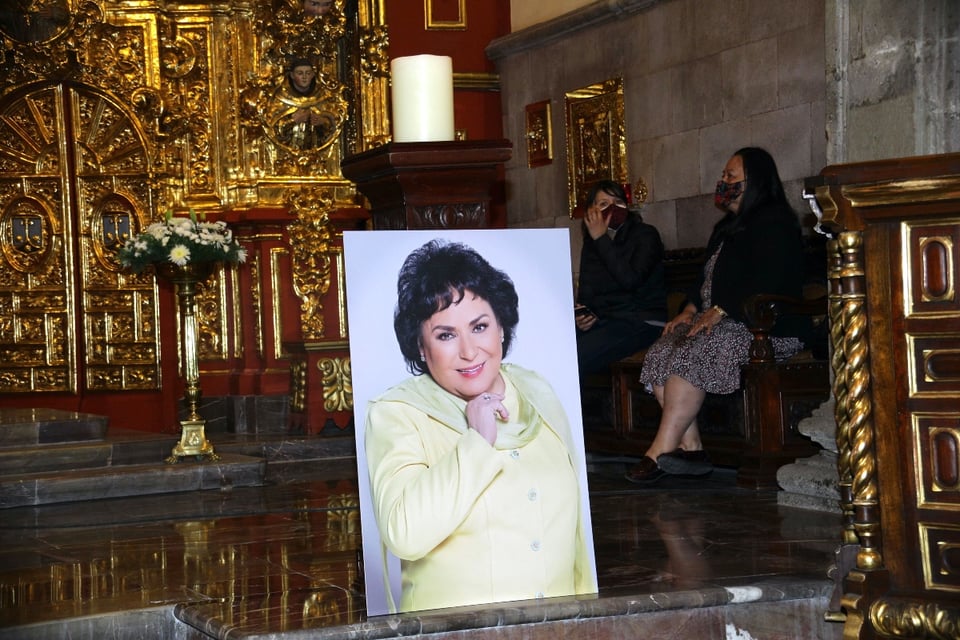Maestro Gudinni asegura que recibió la ‘visita’ de Carmen Salinas en el hospital featured image