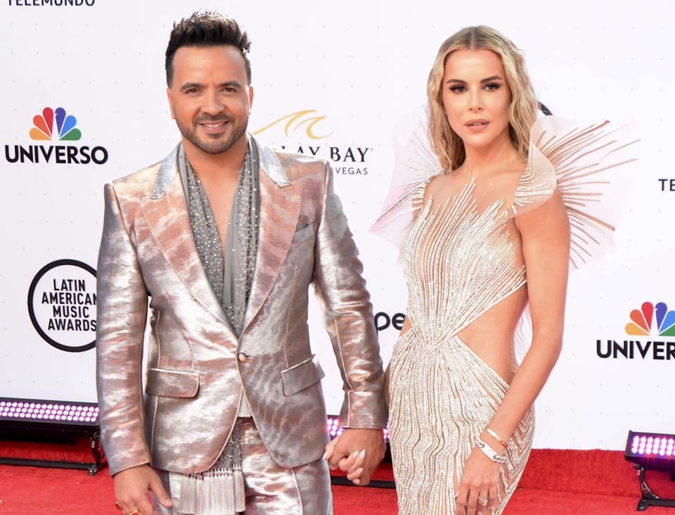 La esposa de Luis Fonsi, Águeda López, luce increíble abdomen de acero!