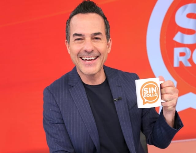 Carlos Calderón talks about Adam Levine’s infidelity and it doesn’t go well