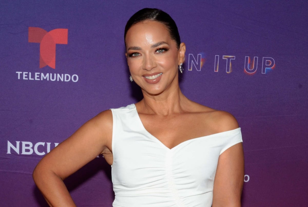 ¡Despechugada! Adamari López se pone bastante provocativa enseñando sus encantos escote de infarto (FOTO)