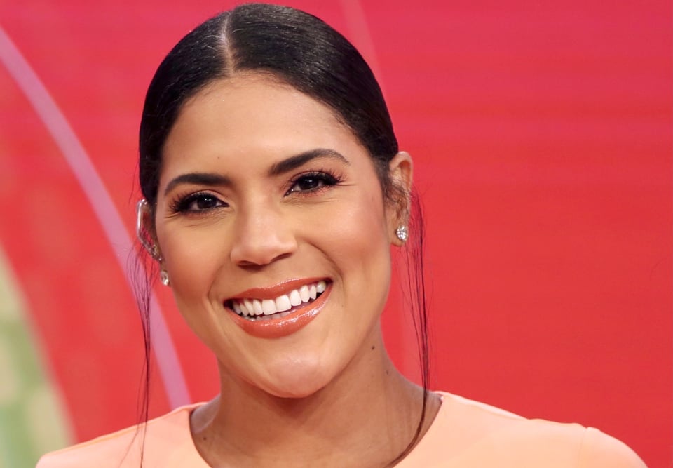 ¡Vuelve a cambiar de look! Tras casi raparse, Francisca aparece con nueva cabellera en ‘Premios Lo Nuestro’ y le aplauden (VIDEO)