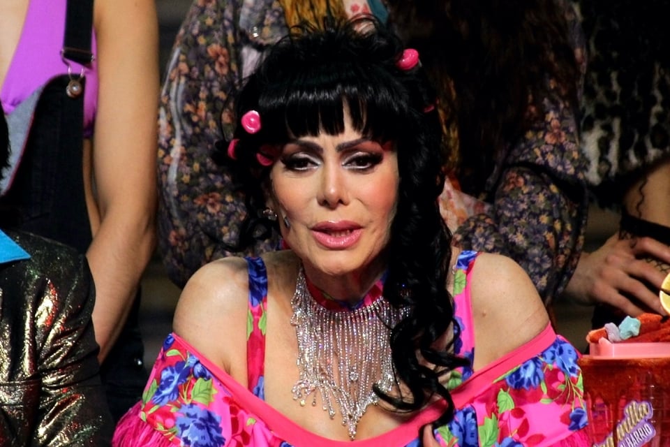 Aseguran que a Maribel Guardia le pidieron no ir escotada al colegio de monjas de su nieto featured image