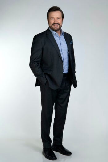 Arturo Peniche con collarín