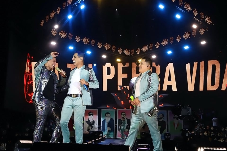 Grupo Firme supera número de asistentes de Vicente Fernández en el Zócalo de México (VIDEO) featured image