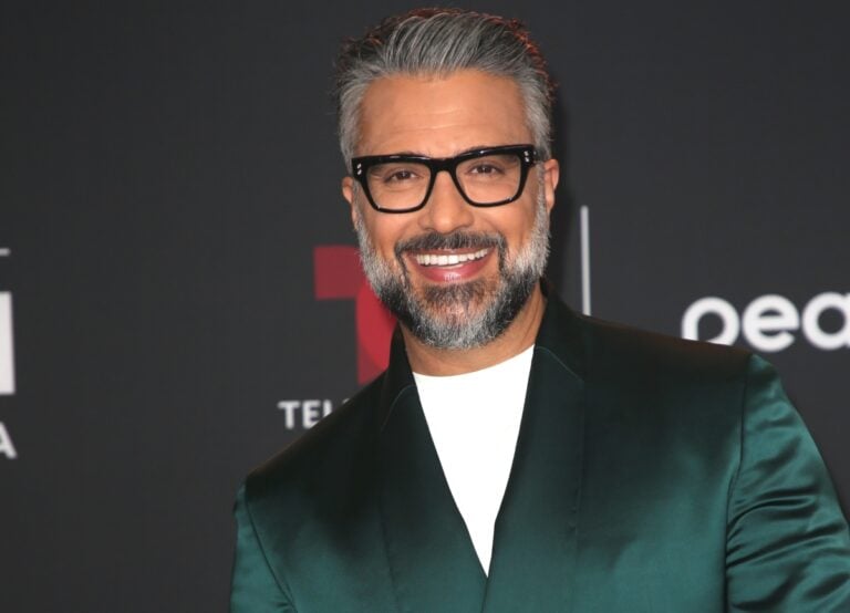 ENTREVISTA EXCLUSIVA: Jaime Camil y Ann Harada hablan sobre Schmigadoon!