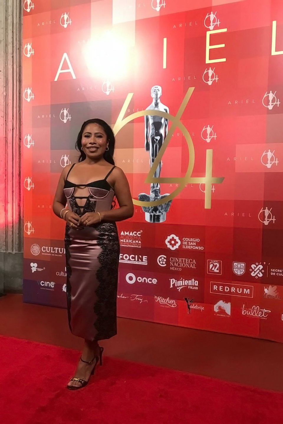 Yalitza Aparicio excéntrico vestido