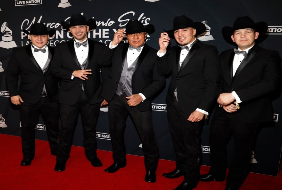 Grupo Bronco de luto por muerte de querido colega