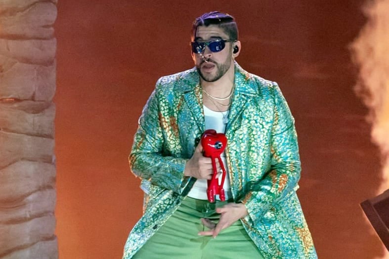 Bad Bunny resurfaces after his scandal and makes Taylor Swift dance at the Grammys