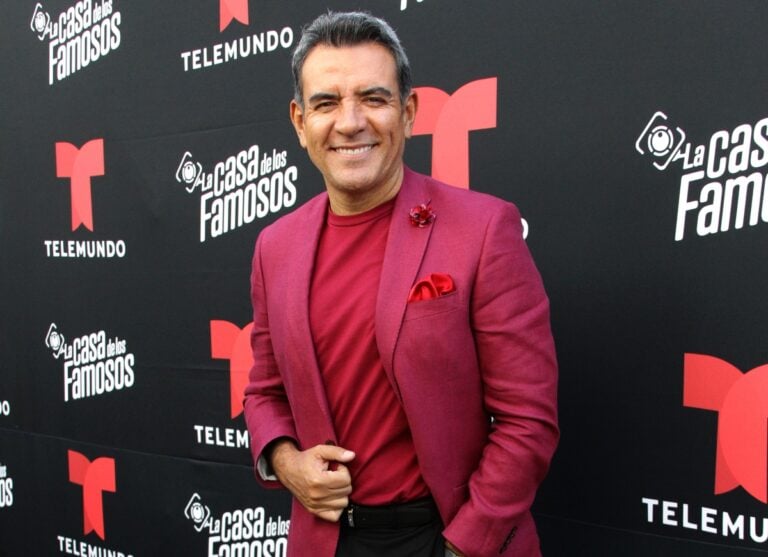Héctor Sandarti muestra triste y emotivo momento con su mamá (FOTOS)