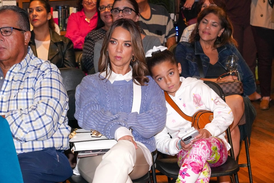 Adamari López induced coma, Host, social networks, Puerto Rican, celebrities,
