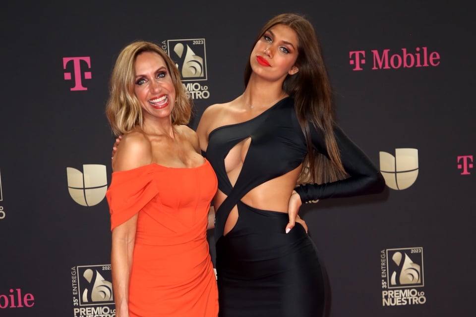 Lili Estefan and her daughter explode when TV host Javier Ceriani surprises them at home
