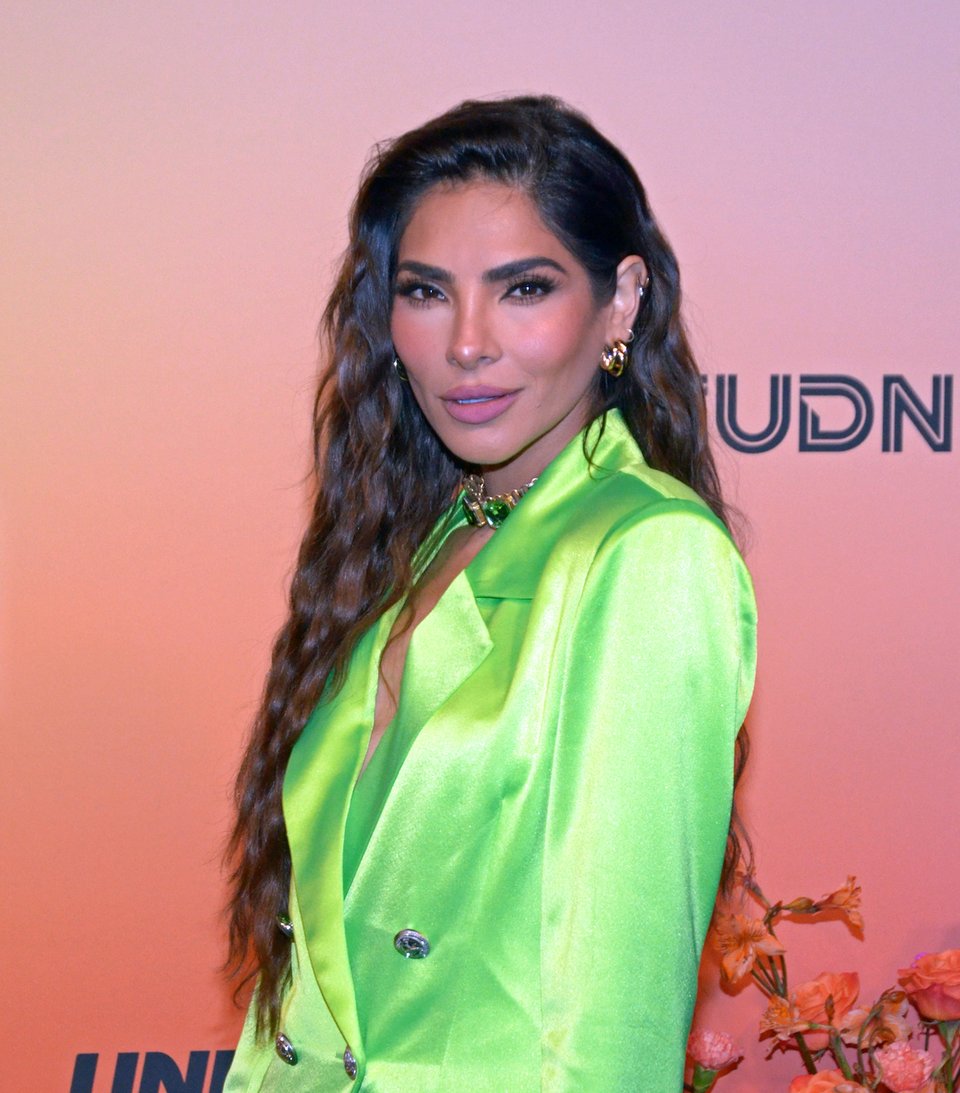 Alejandra Espinoza en alfombra roja