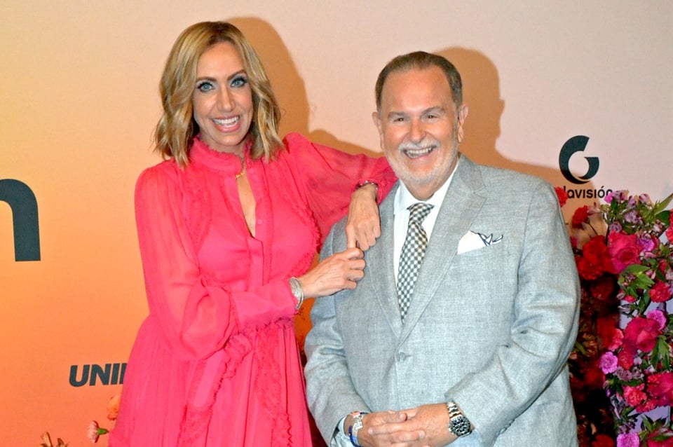 raúl de molina, mundonow, holiday dates, videos,