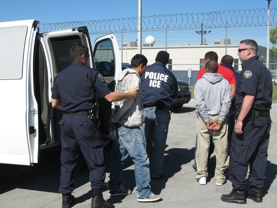Cualquier indocumentado puede ser deportado por ICE tras fallo del Tribunal
