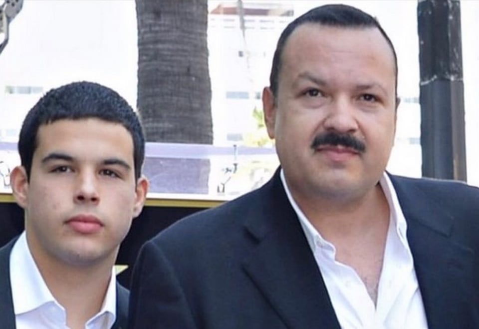 Hijo de Pepe Aguilar sale a defender sus tatuajes en el rostro (FOTOS) featured image